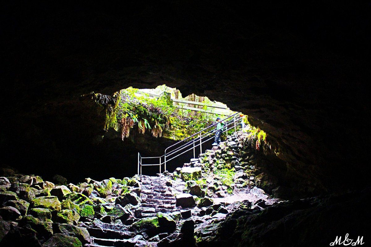 ape cave lava tubes